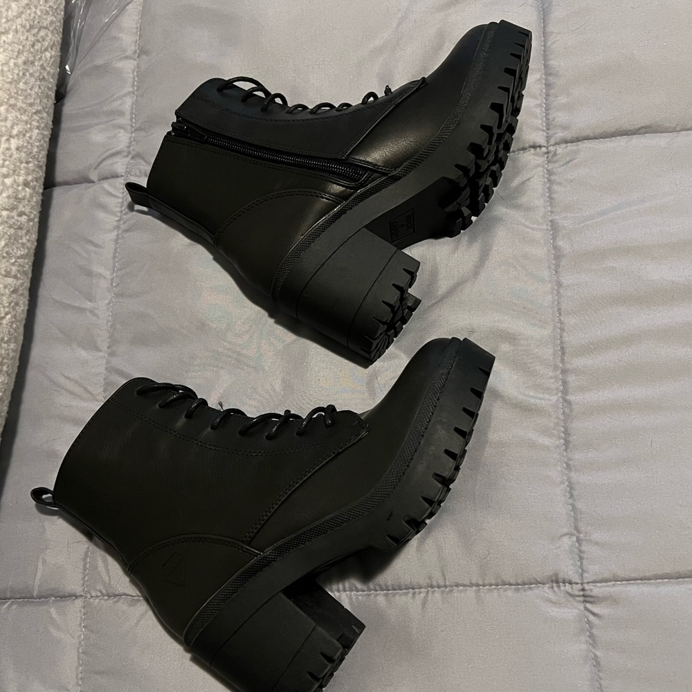 Women’s Lace Up Boots